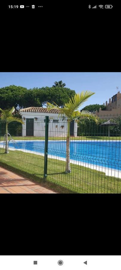 Apartamento vacacional máximo 4 personas Novo Sancti Petri Esterno foto