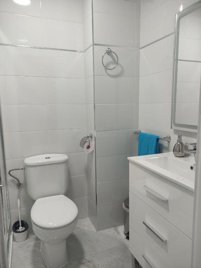 Apartamento vacacional máximo 4 personas Novo Sancti Petri Esterno foto